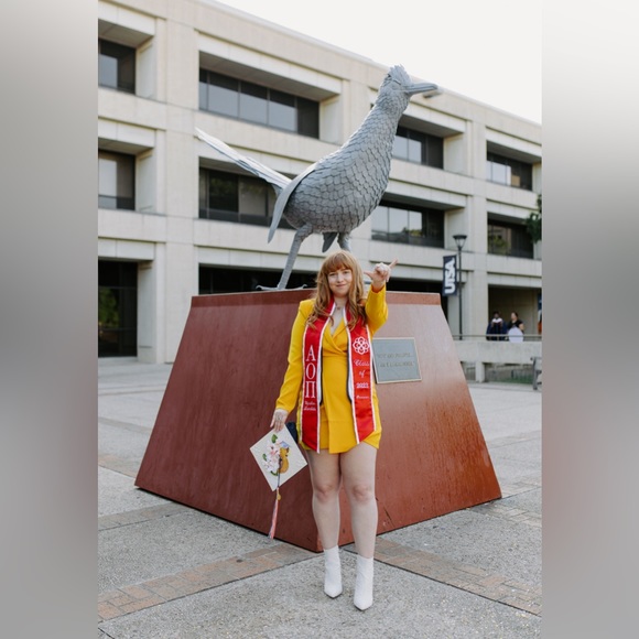 Meet your Posher, Breanna - Picture 1 of 3